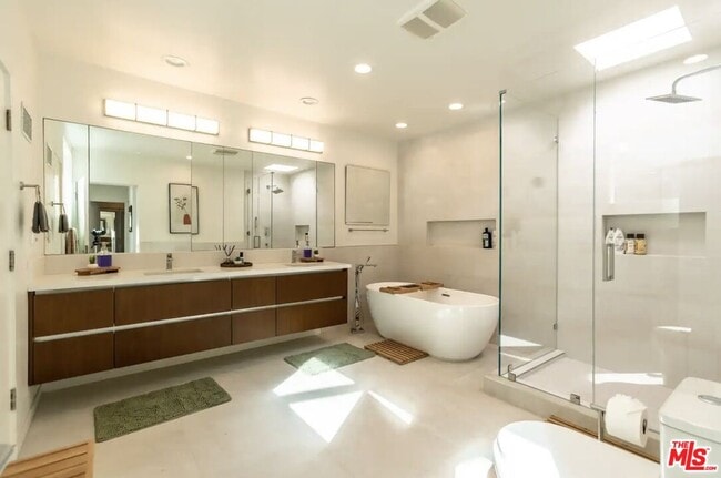 Building Photo - 21349 Rambla Vista