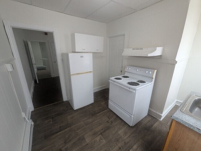 Building Photo - 218 N 54th St