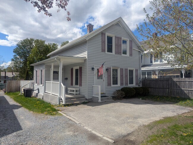 Building Photo - 208 Grove St