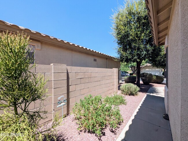 Building Photo - 16635 N 169th Ave