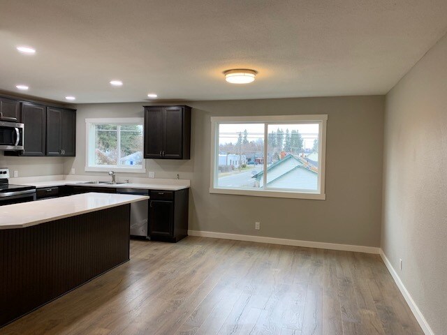 Super spacious kitchen w/breakfast bar - 1503 E Mullan Ave