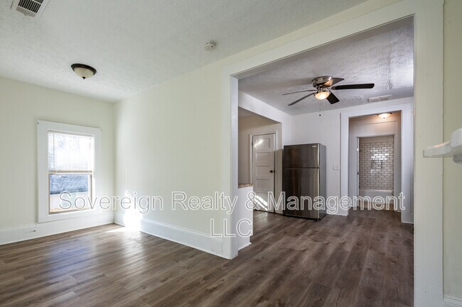 Building Photo - 404 Paines Ave NW