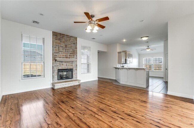 Building Photo - 102 Skinner St