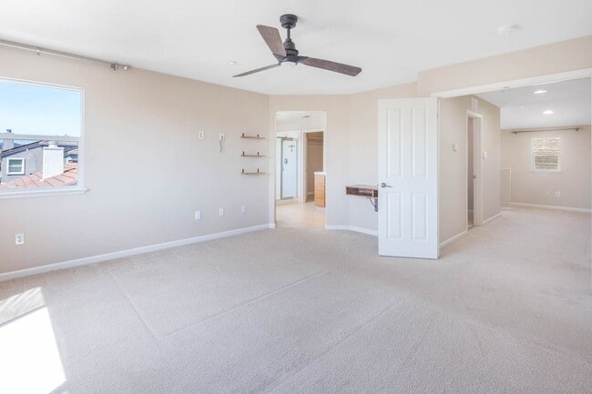 Building Photo - Gorgeous 4 Bedroom with SOLAR in Shadow Lakes!