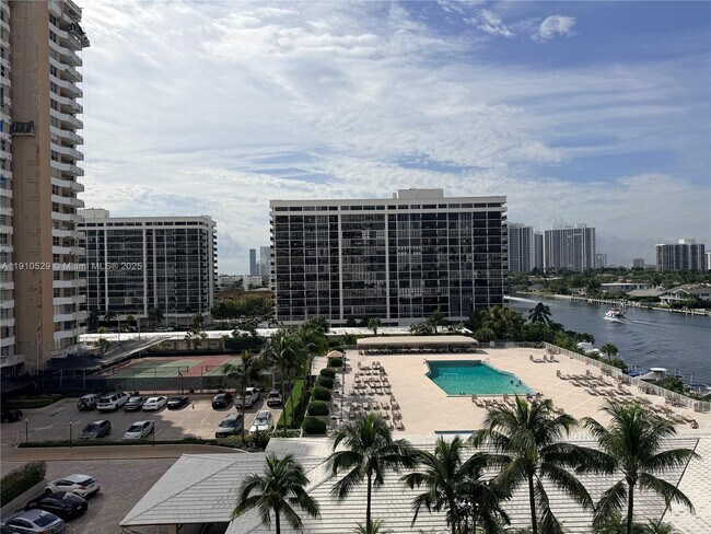 Building Photo - 1965 S Ocean Dr