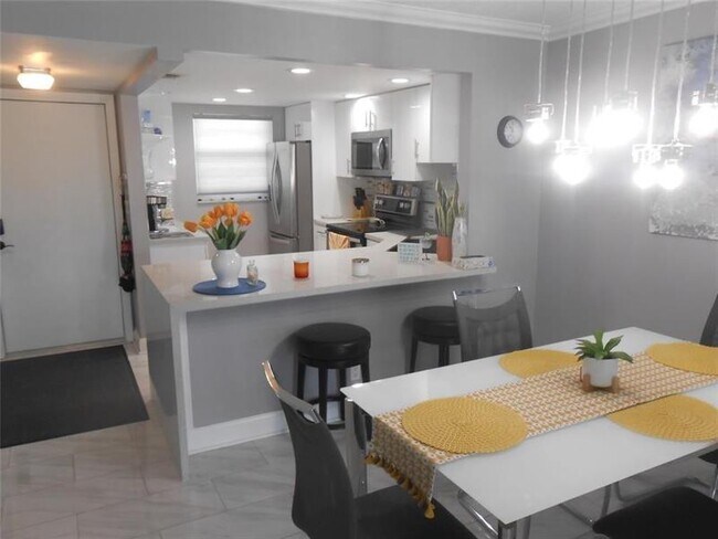 Building Photo - 4540 N Ocean Dr