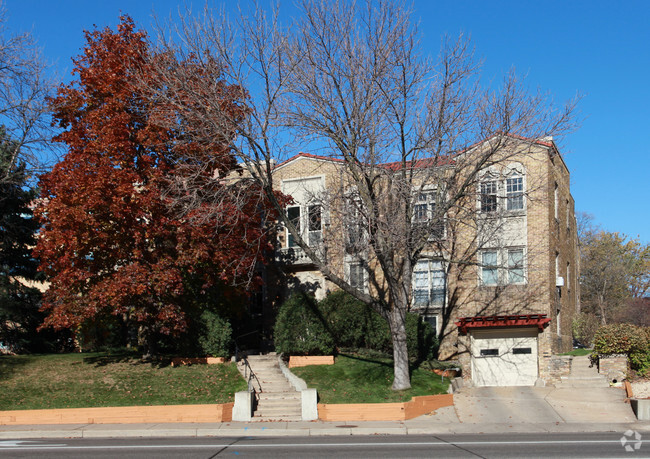 Primary Photo - Lakeshore Arms Apartments