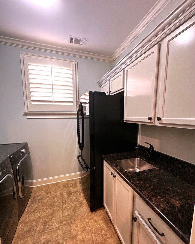 Building Photo - 5 Bedroom /4 Bath House in LAKELAND!!!