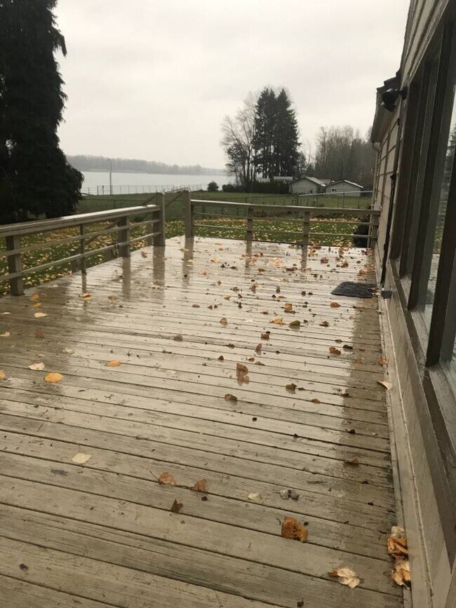 Building Photo - Waterfront Home on 1.5 Acres + 2 Car Garage + Fenced Yard (Vancouver – Evergreen Hwy)