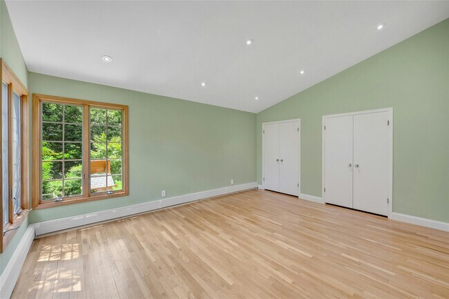 Building Photo - 77 Greenwood Ln