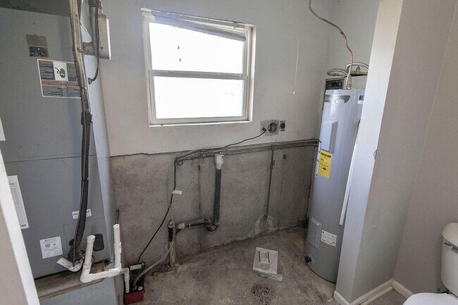 Building Photo - 7217 N Moberly Dr