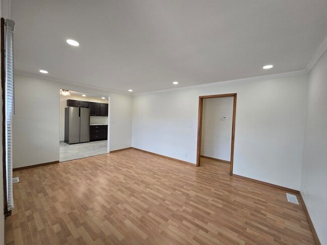 Building Photo - 7230 Beech Ave