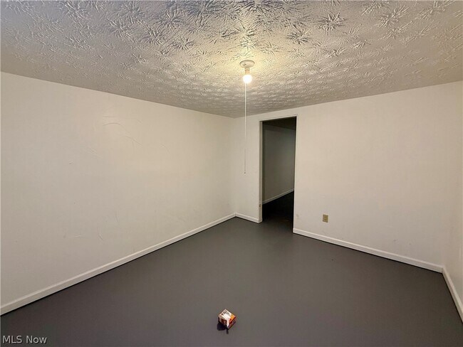 Building Photo - 575 Noble Ave