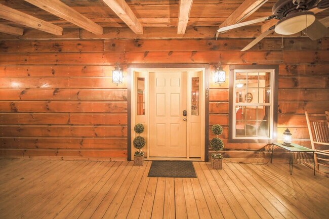 Building Photo - 195 Black Bear Dr