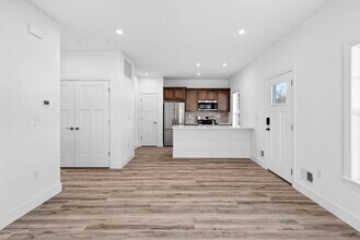 Building Photo - Hemlock Manor