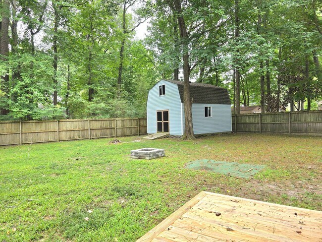 Building Photo - 415 Rosewood Ln