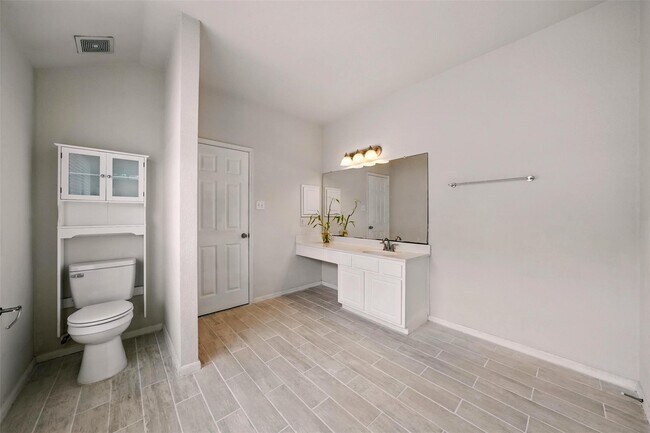 Building Photo - 21550 Elm Hurst Ln