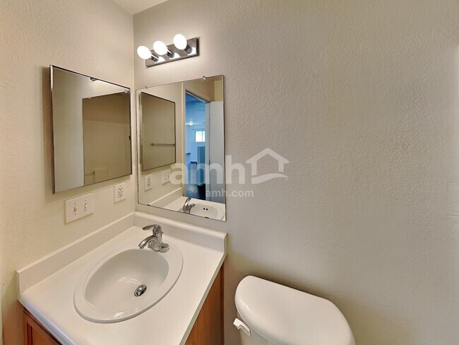 Building Photo - 1212 E Renegade Trl