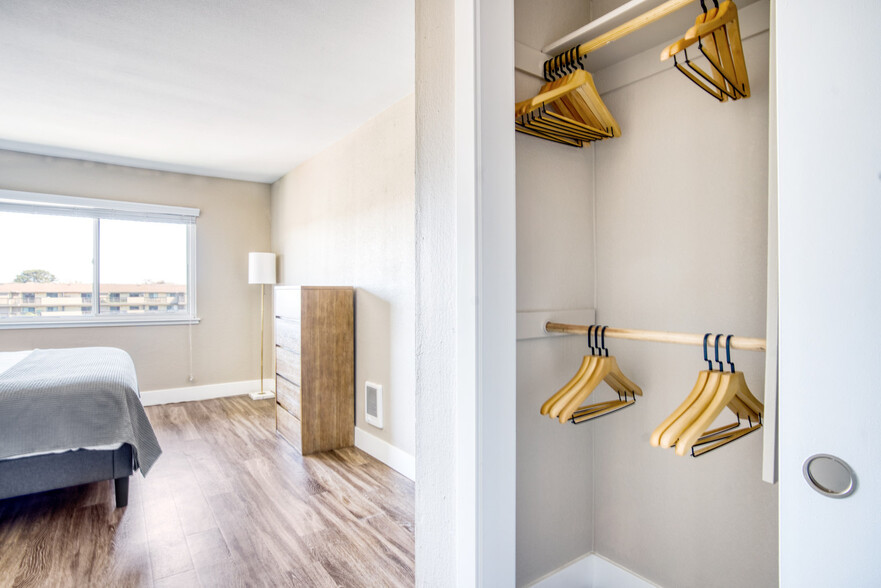 Building Photo - 600 Edgewater Blvd