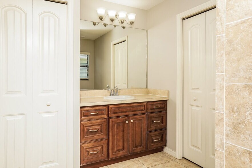 Building Photo - 433 San Lorenzo Ct