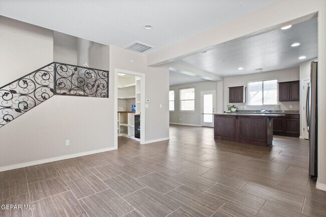 Building Photo - 7129 Long Meadow Dr