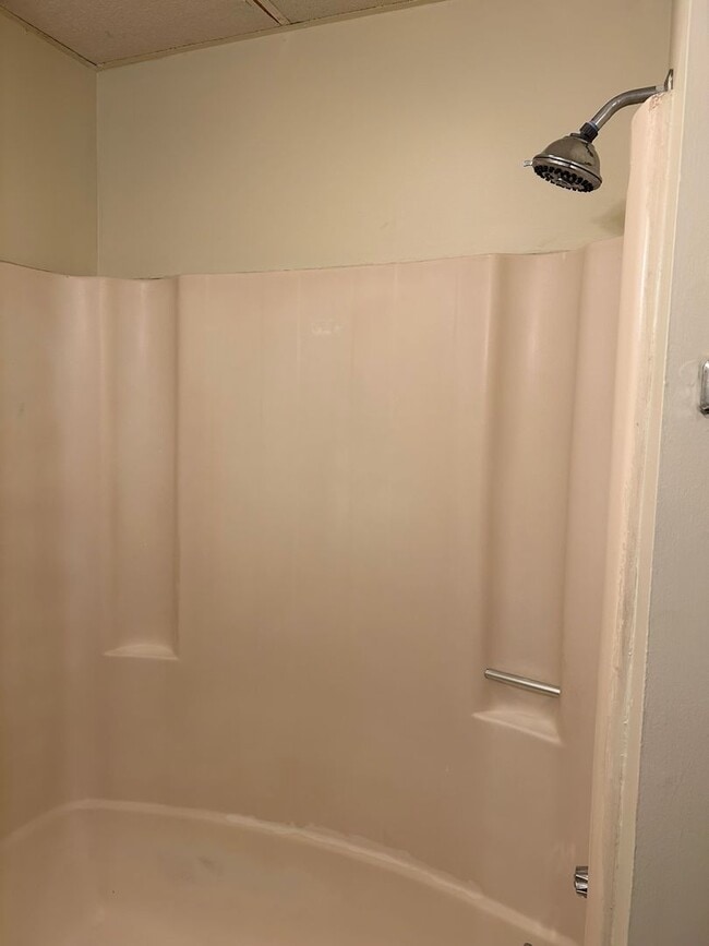 Building Photo - 624 Chestnut St