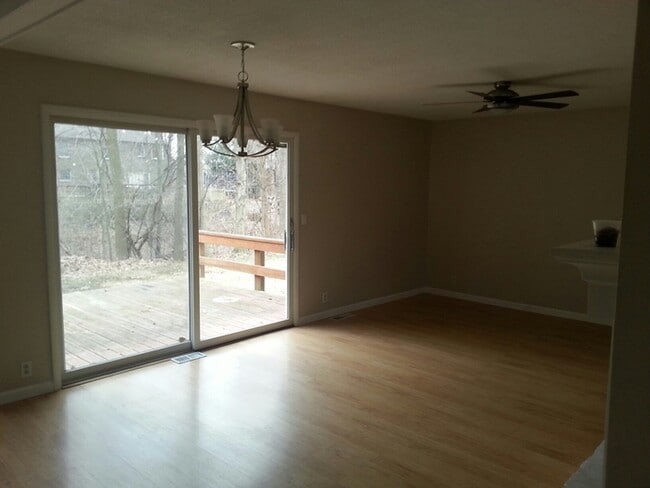 Building Photo - 4 Bedroom Ranch Style Home - Woodgate Subdivision