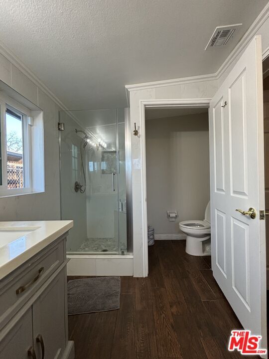 Building Photo - 10824 Paso Robles Ave