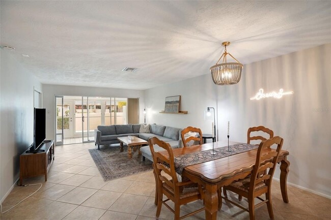 Building Photo - 6884 W Country Club Ln