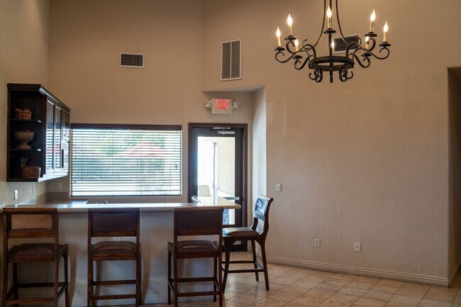 Building Photo - Ground floor spacious 2 Bedroom Condo near pool and gym