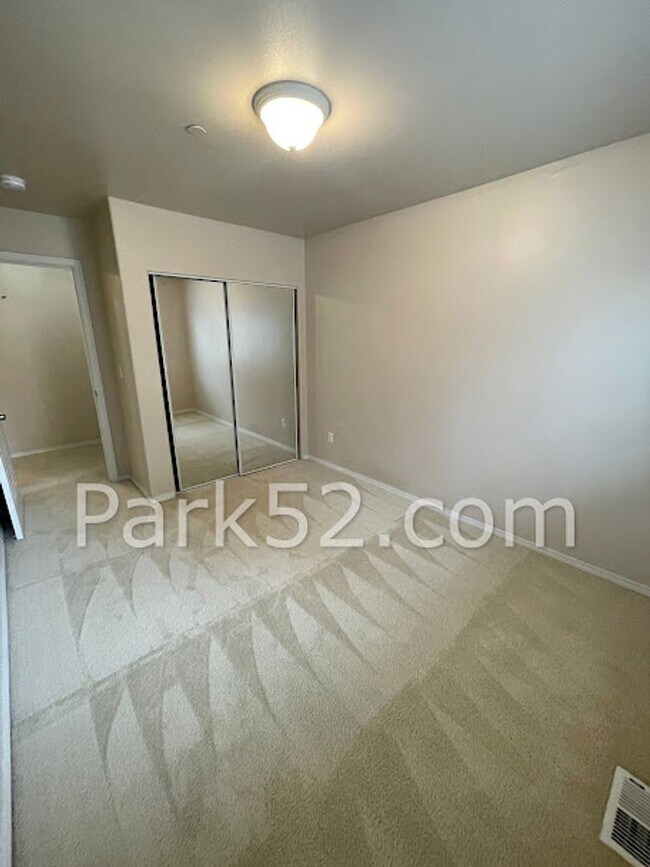 Building Photo - Dog Friendly - 3 Bedroom DuPont Single Fam...