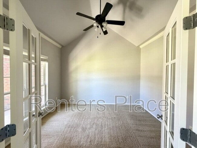 Building Photo - 3004 S Tamarack Ave