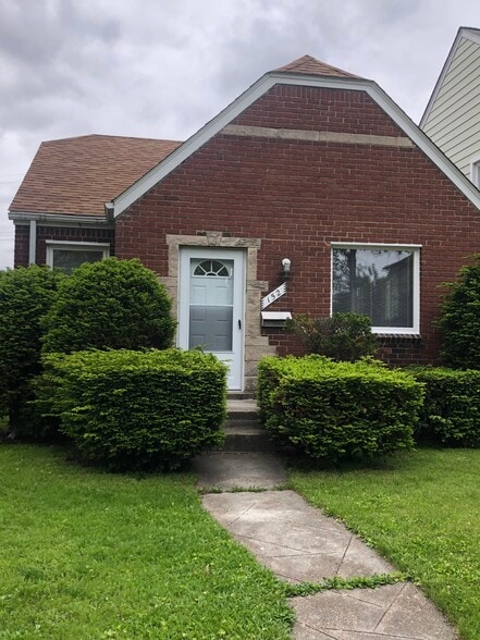 Primary Photo - 152 Perry Pl