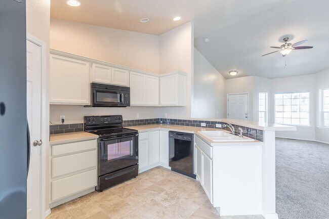 Building Photo - 3 bed 2 bath home