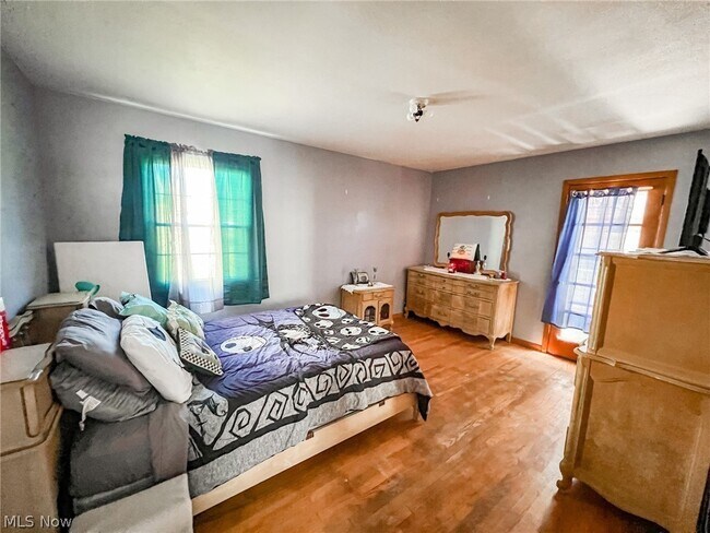 Building Photo - 7715 Kenton Ave