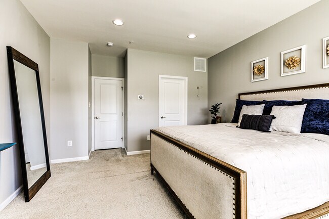 Building Photo - 13424 Waterford Hills Blvd
