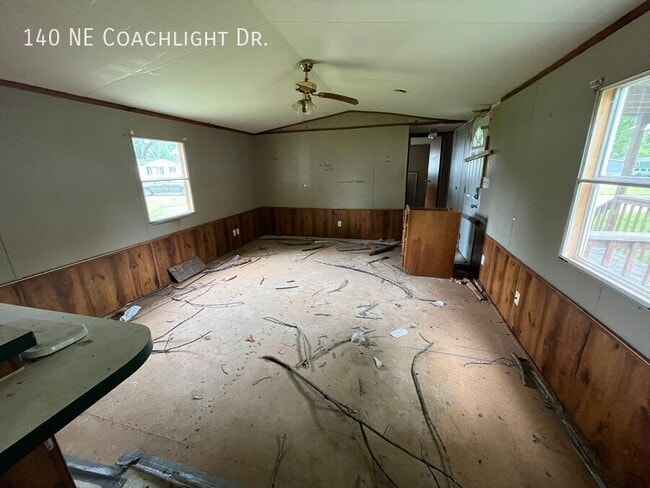Building Photo - 140 Coachlight Dr