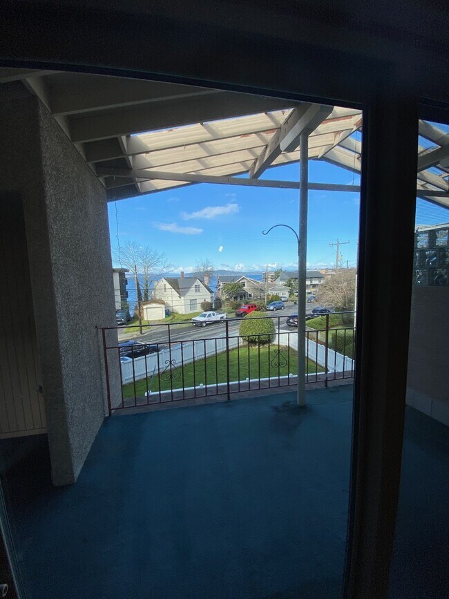 Building Photo - 3816 Beach Dr SW