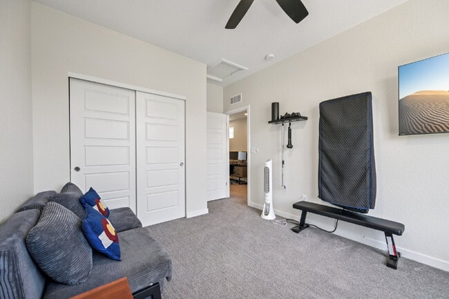 Building Photo - "Experience Spacious Comfort: 4-Bed, 3.5-Bath Retreat on Gladshine Drive!"