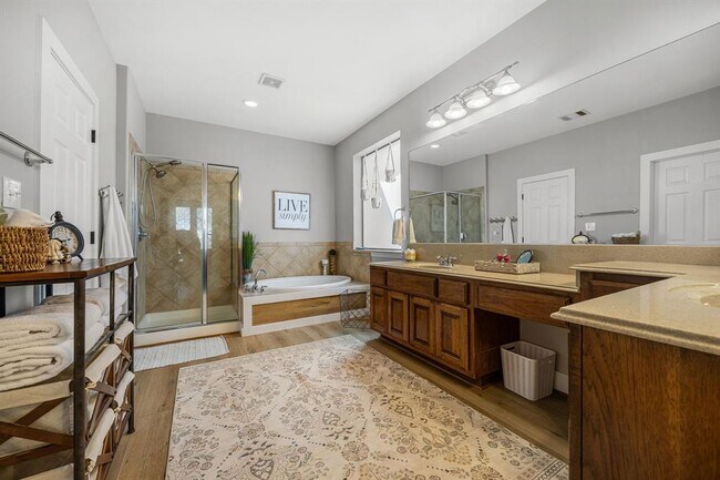 Building Photo - 128 Las Colinas Dr