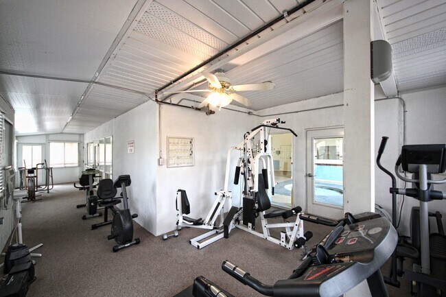 Building Photo - 2 Bed/1.5 Bath In An Active 55+ Community