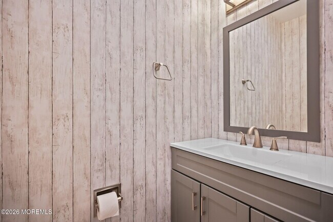 Building Photo - 11 Applebey St