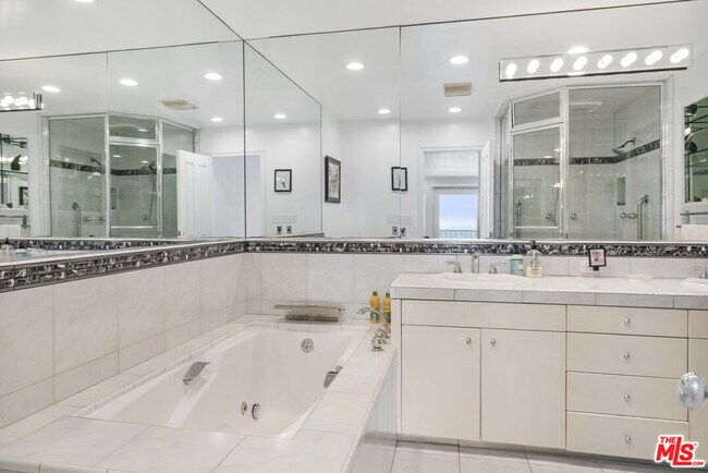 Building Photo - 11928 S Beach Club Way