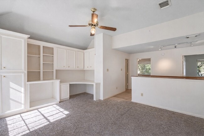 Building Photo - 2630 Lakeway Dr