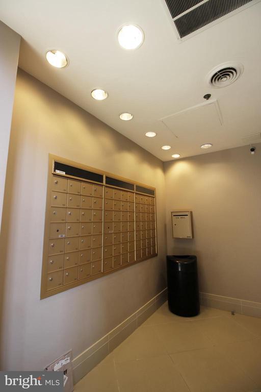 Building Photo - 1641 International Dr