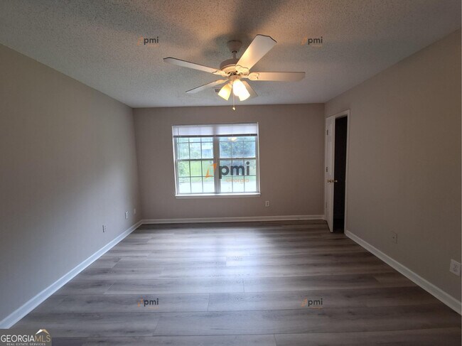 Building Photo - 8170 Autumn Green Dr