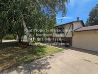 Building Photo - 4 Bedroom Home in Clinton Available!