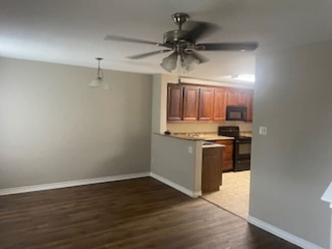 Building Photo - 3/2/1 Toen Home close to Tarleton