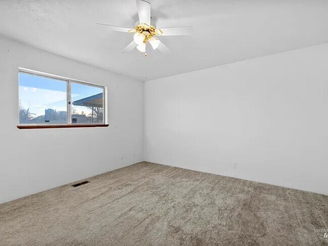 Building Photo - 80 S Heather Dr