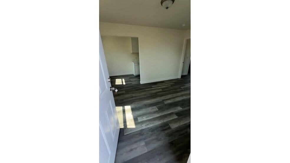 Building Photo - 411 K St